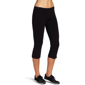E-Comm: These $15 Flare Yoga Capris Have 150 5-Star Amazon Reviews